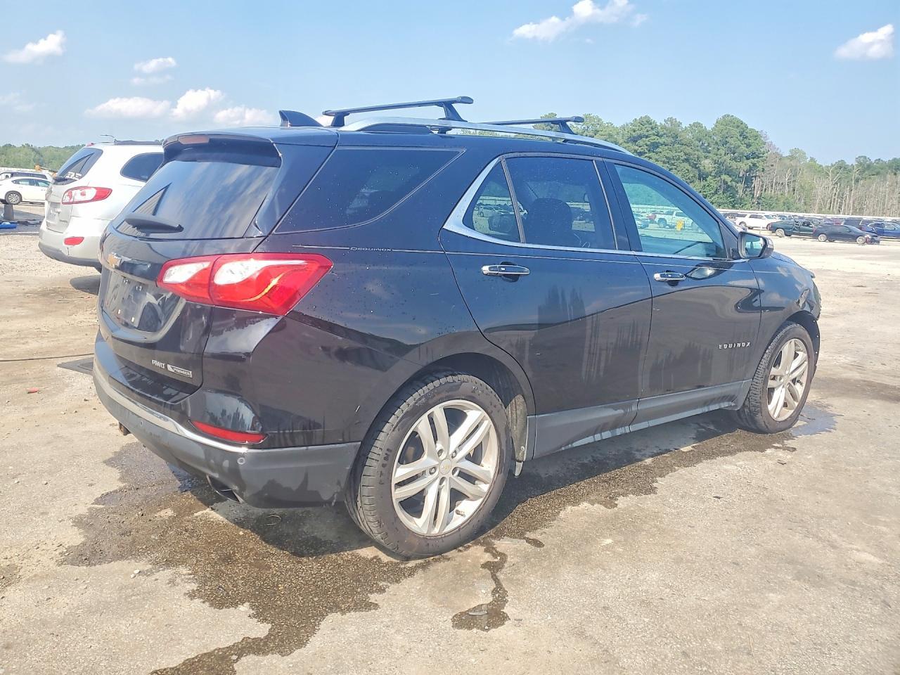 2018 Chevrolet Equinox Premier - Image 3