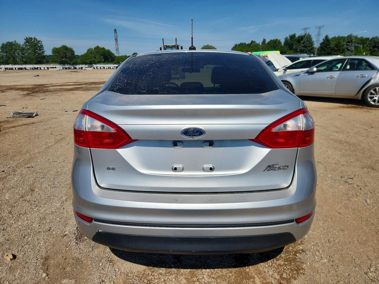 2016 Ford Fiesta Se - Фото 6