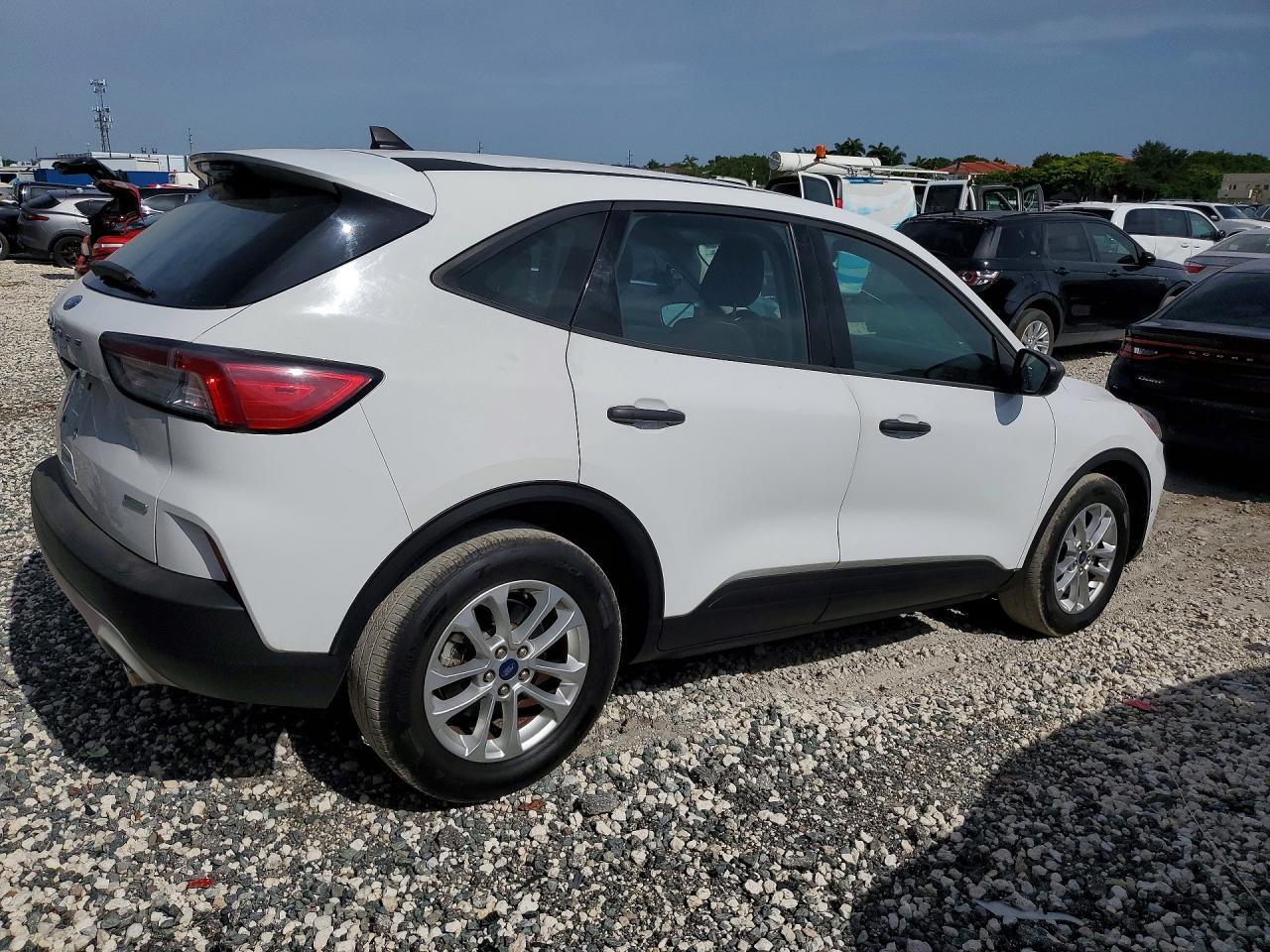 2020 Ford Escape S - Image 3