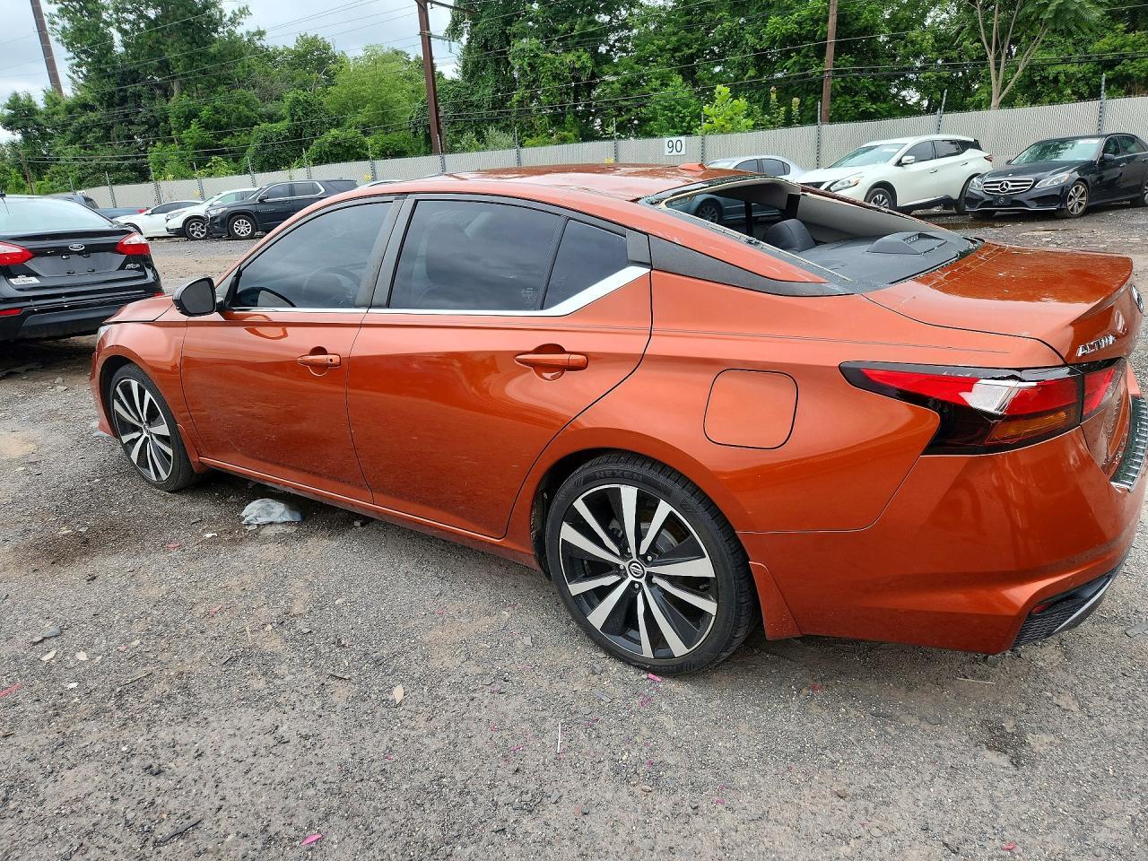 2021 Nissan Altima Sr - Фото 2