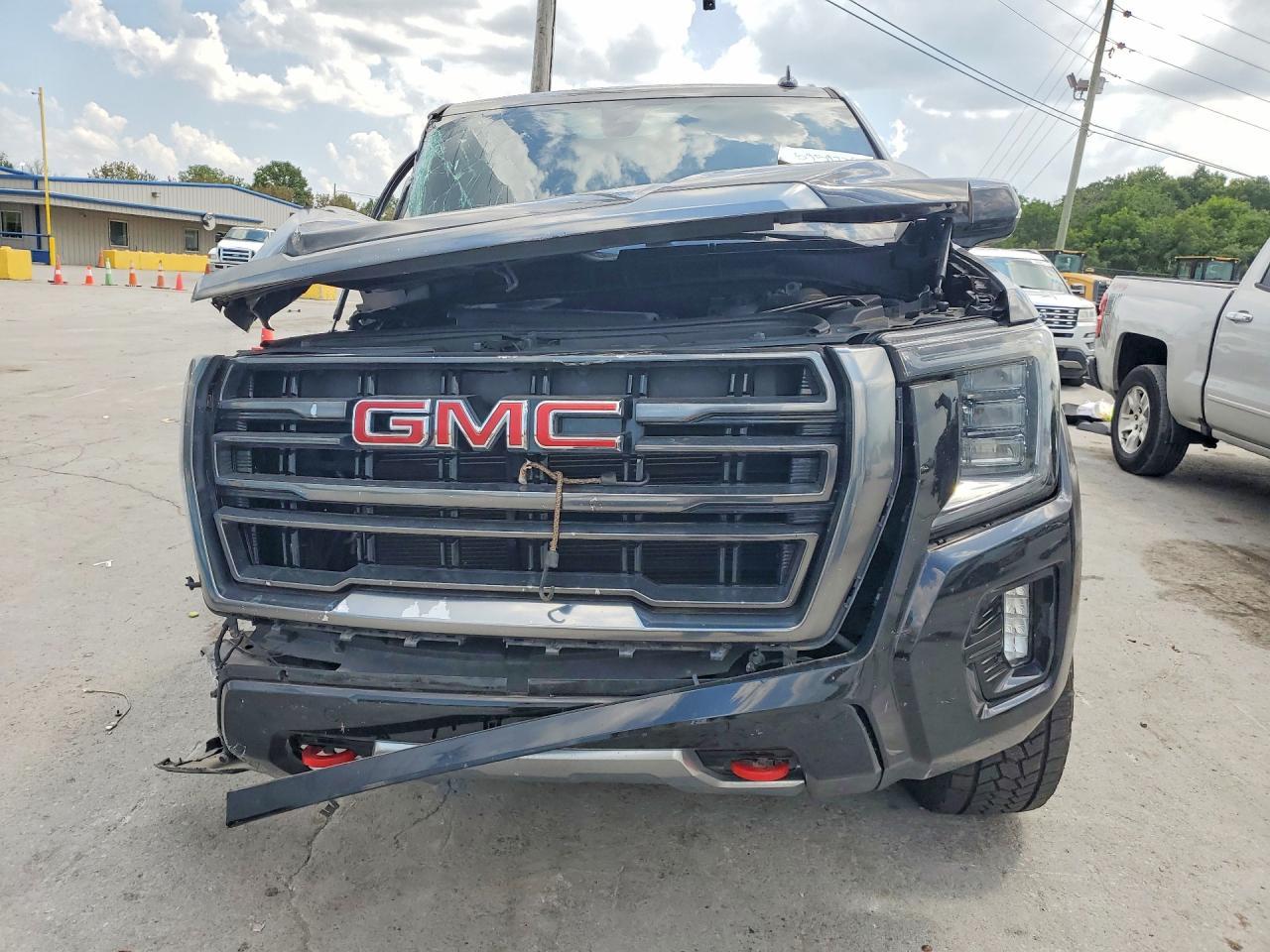 2021 GMC Yukon Xl K1500 At4 - Image 5