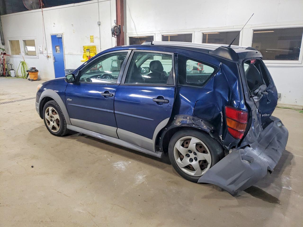 2007 Pontiac Vibe - Image 2