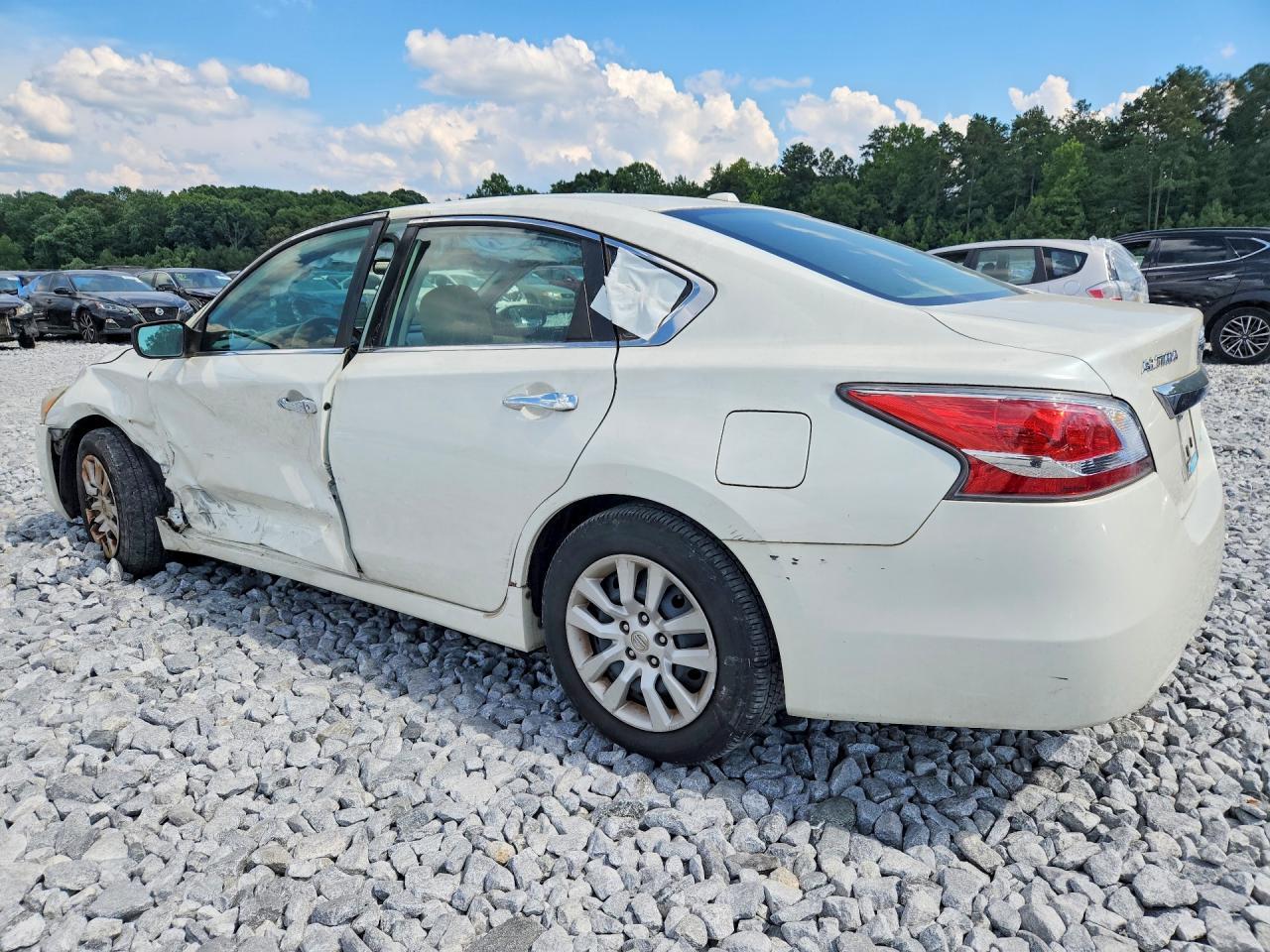 2014 Nissan Altima 2.5 S - Image 2