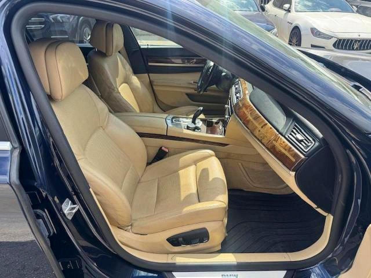 2015 BMW 750 Xi - Image 7