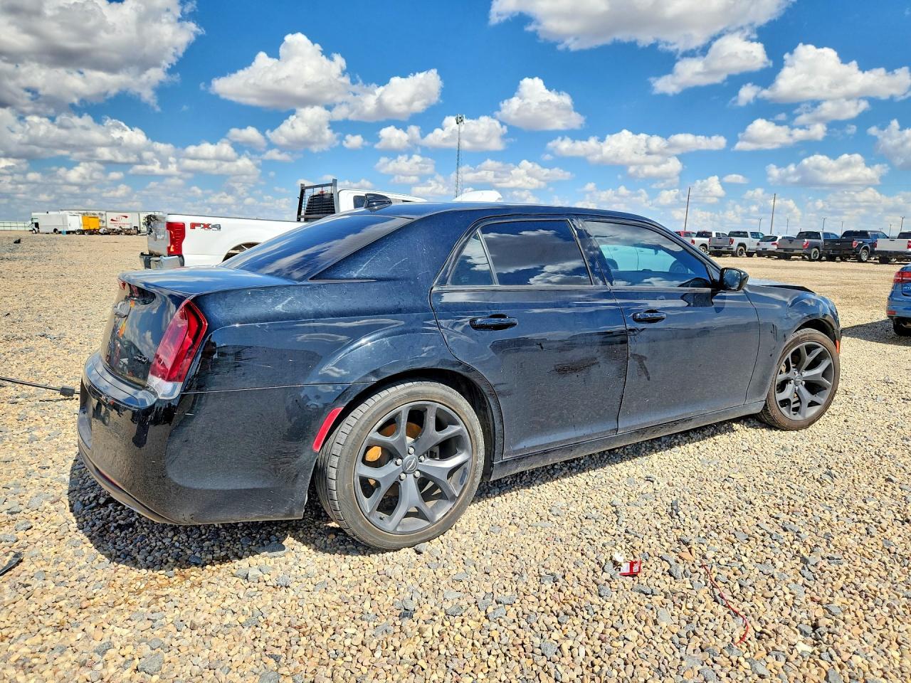 2021 Chrysler 300 Touring - Фото 3