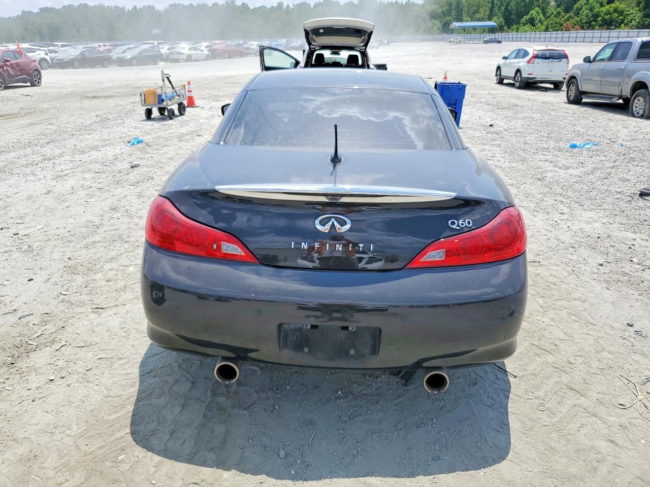 2015 Infiniti Q60 Convertible Base - Image 6