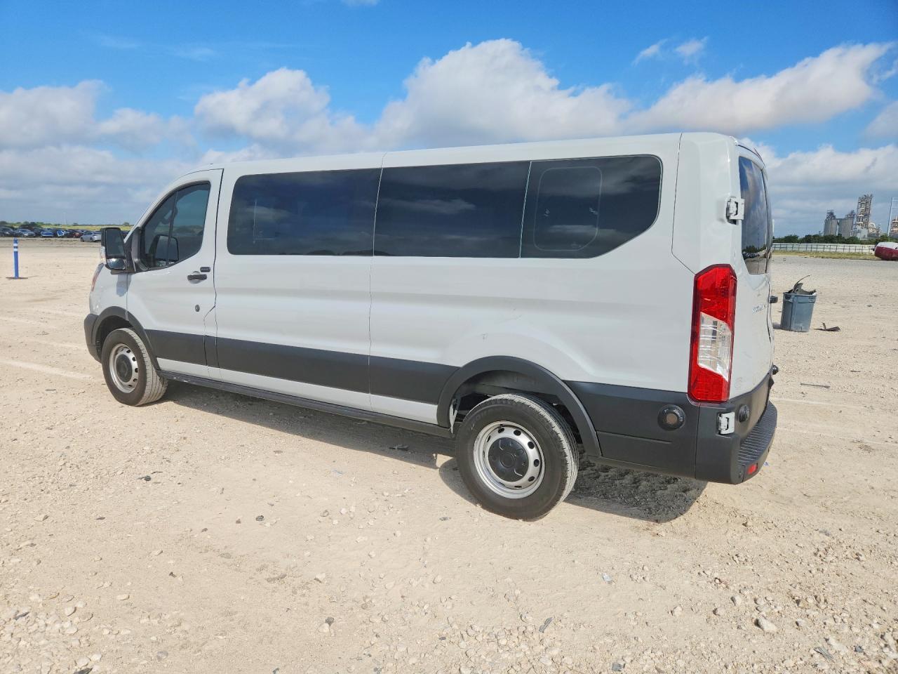 2023 Ford Transit 250 Delivery Van - Фото 2