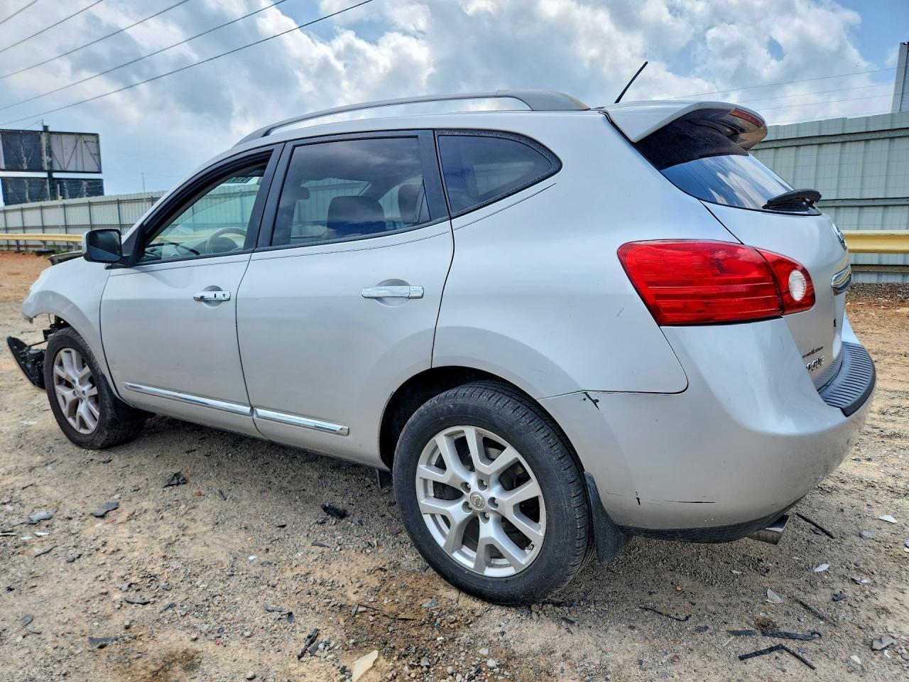 2011 Nissan Rogue S - Image 2