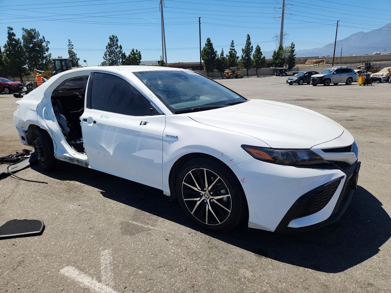 2021 Toyota Camry Se - Фото 4