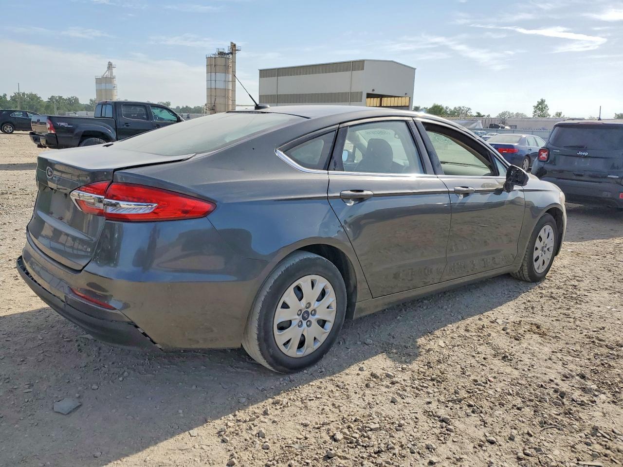 2019 Ford Fusion S - Image 3