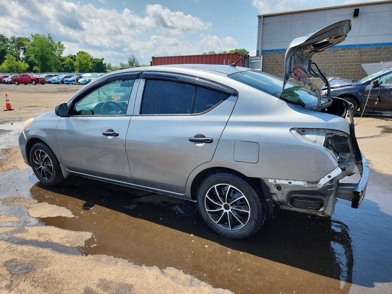 2013 Nissan Versa 1.6 S - Фото 2