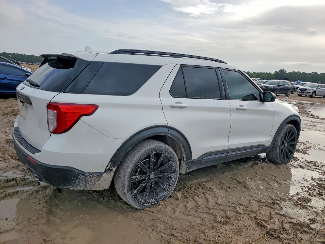 2022 Ford Explorer Xlt - Фото 3