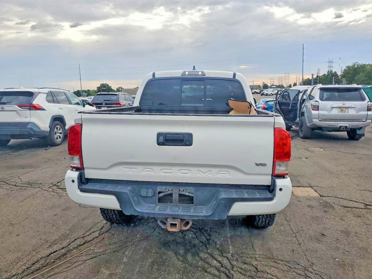 2016 Toyota Tacoma Trd Off-Road - Image 6