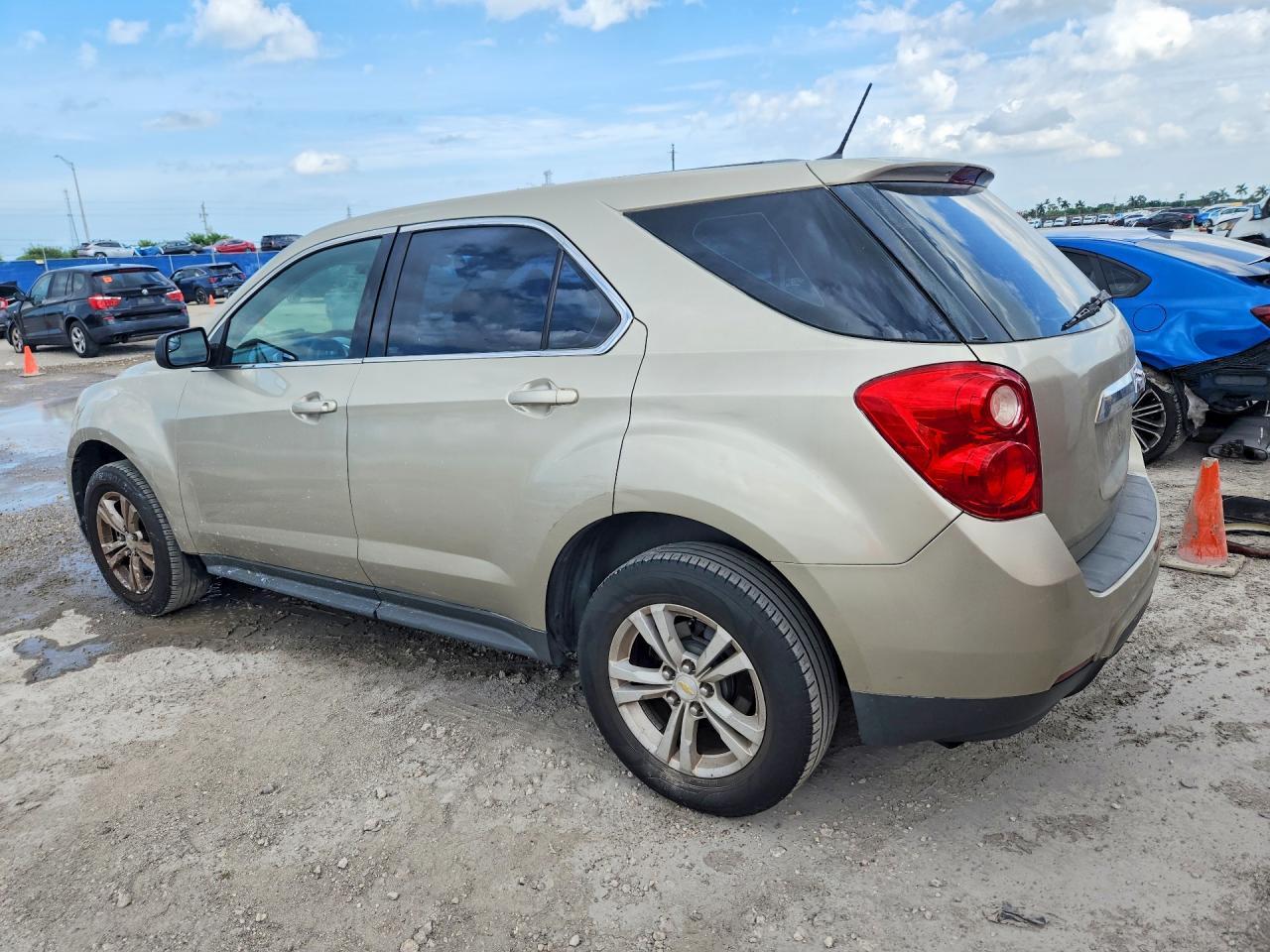 2013 Chevrolet Equinox Ls - Image 2