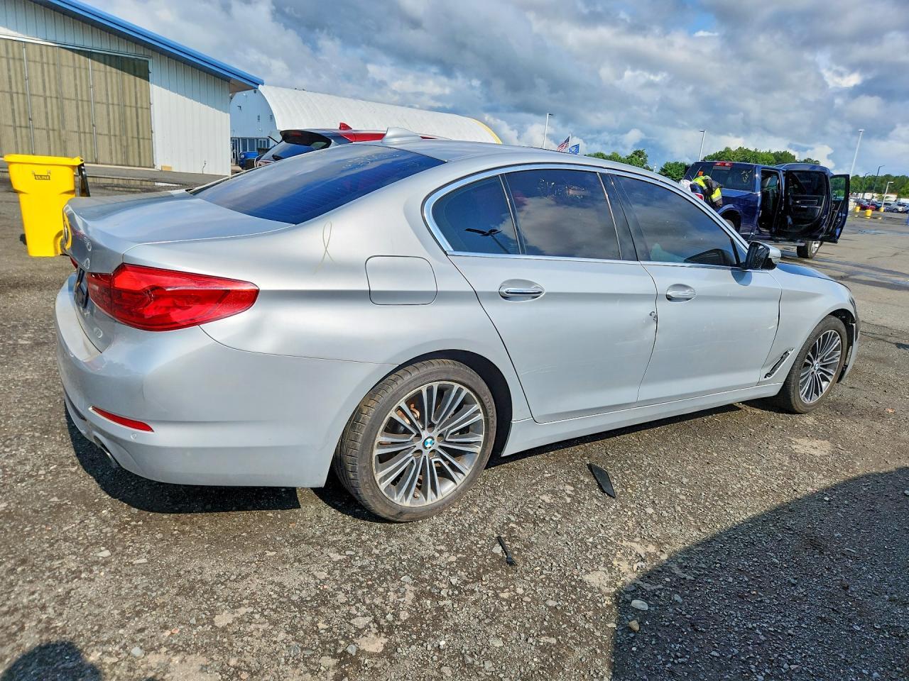 2018 BMW 530 Xi - Image 3
