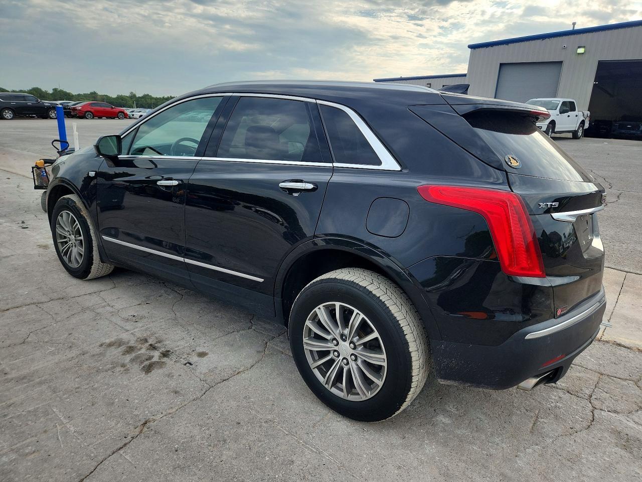 2017 Cadillac Xt5 Luxury - Фото 2