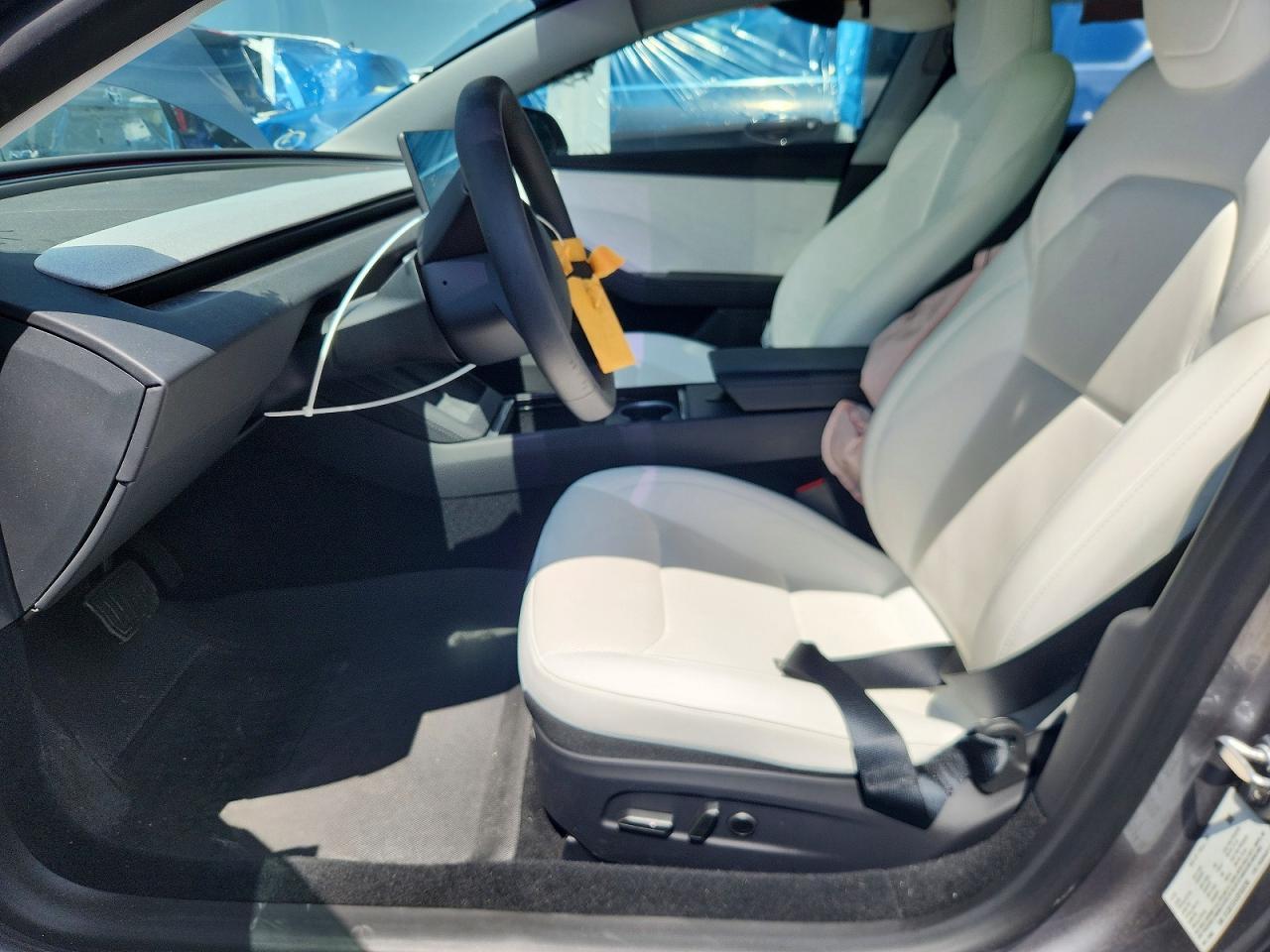 2025 Tesla Model 3 - Фото 7