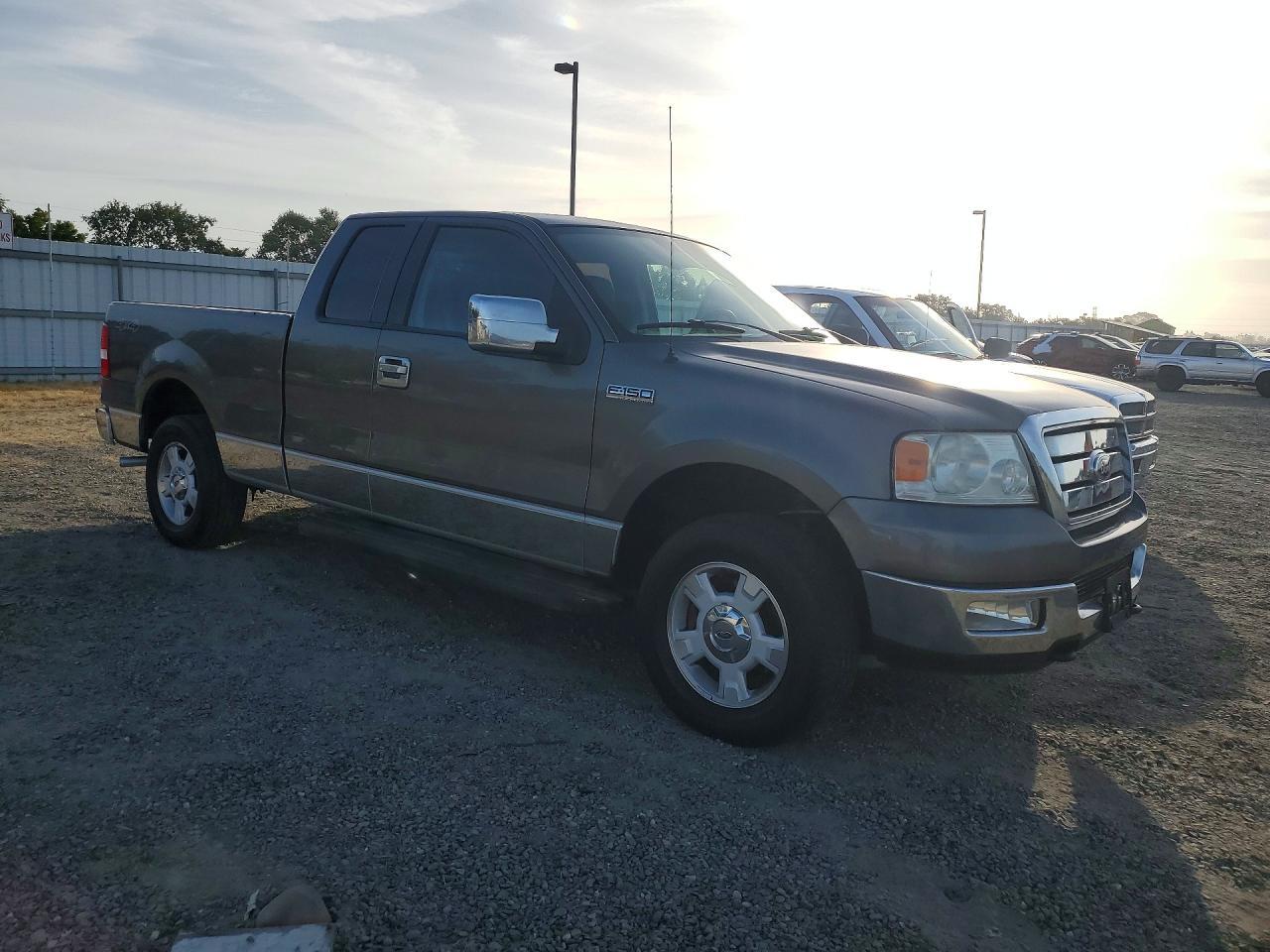 2005 Ford F150 - Image 4