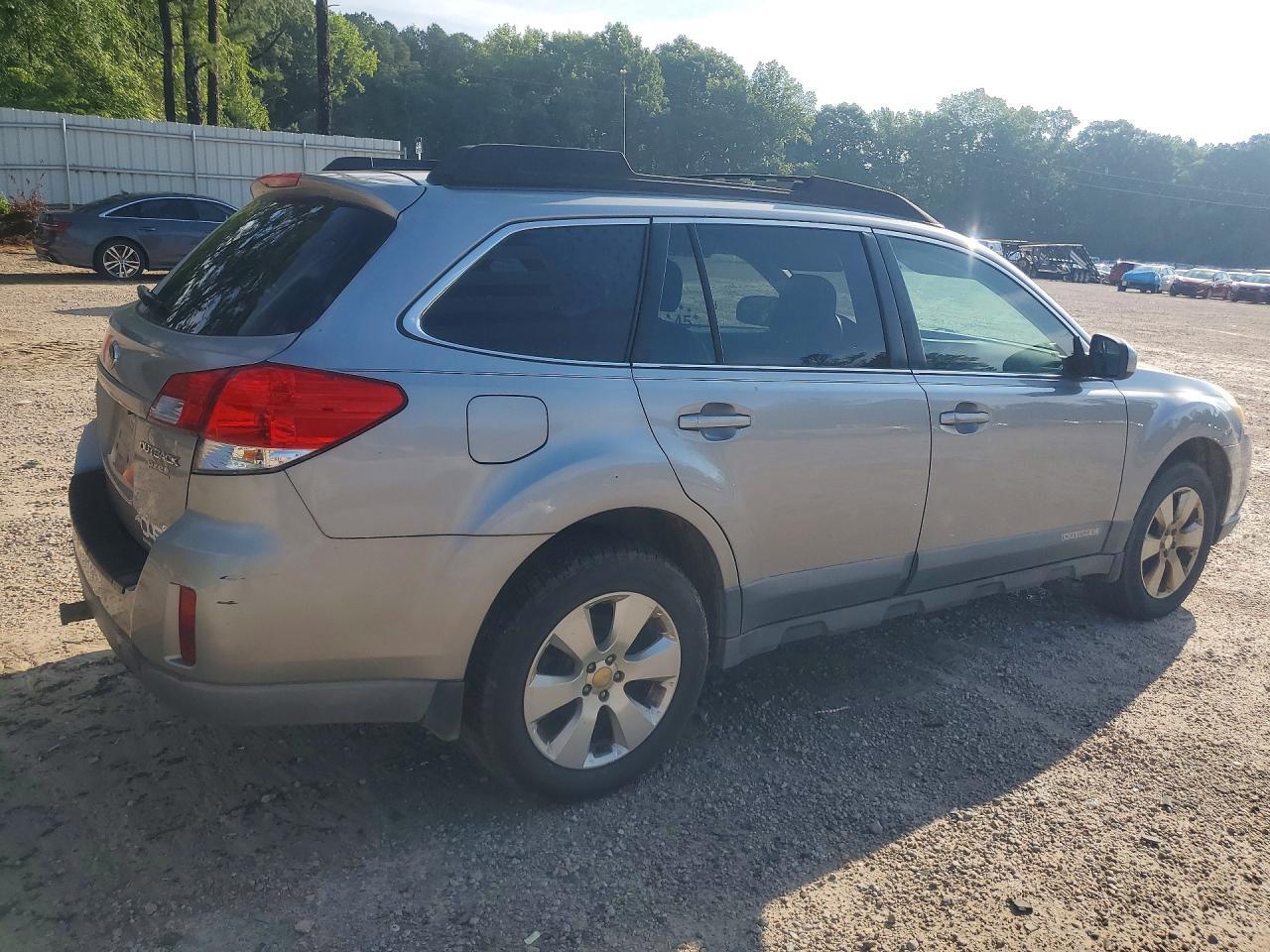 2010 Subaru Outback 2.5I Limited - Image 3
