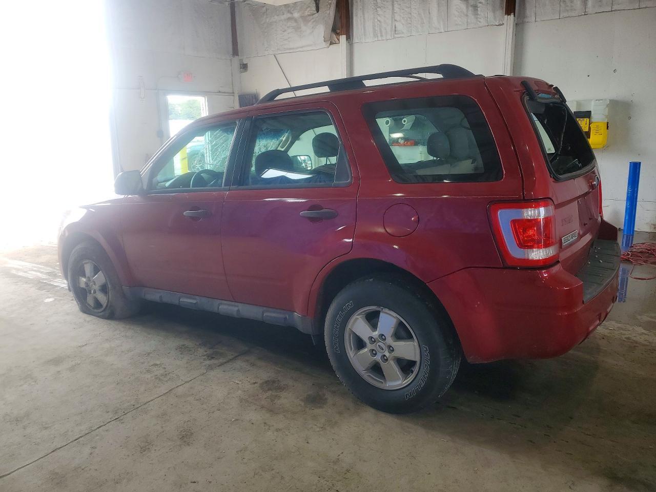 2010 Ford Escape Xls - Фото 2