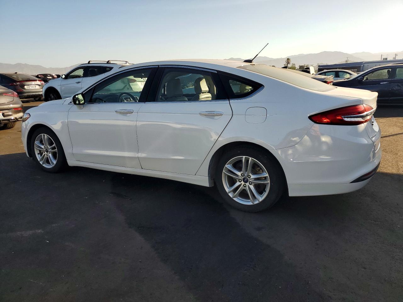 2018 Ford Fusion Se Hybrid - Image 2