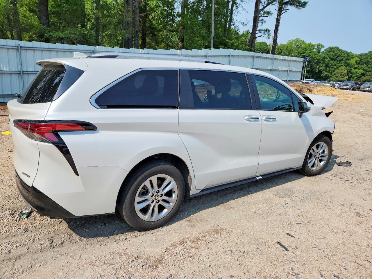 2025 Toyota Sienna Limited 7-Passenger - Фото 3