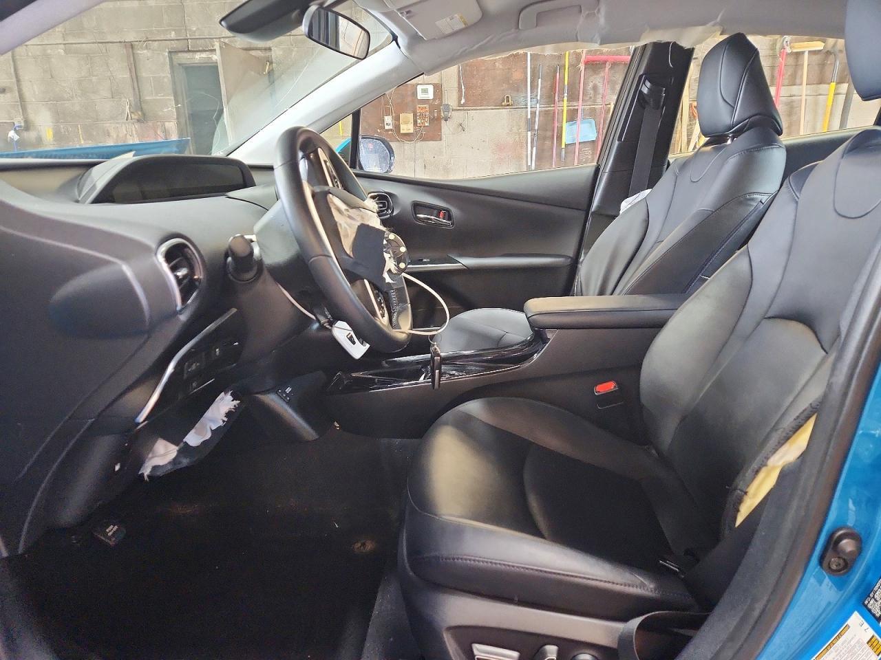 2017 Toyota Prius Prime Premium - Image 7