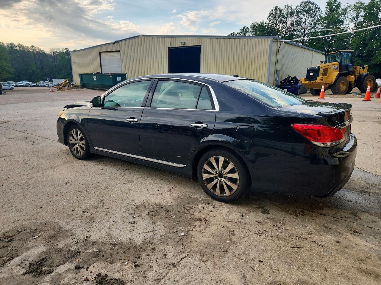 2012 Toyota Avalon Limited - Image 2
