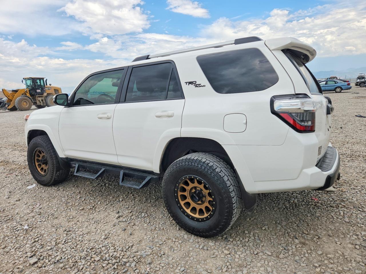 2017 Toyota 4Runner Trd Off-Road Premium - Image 2
