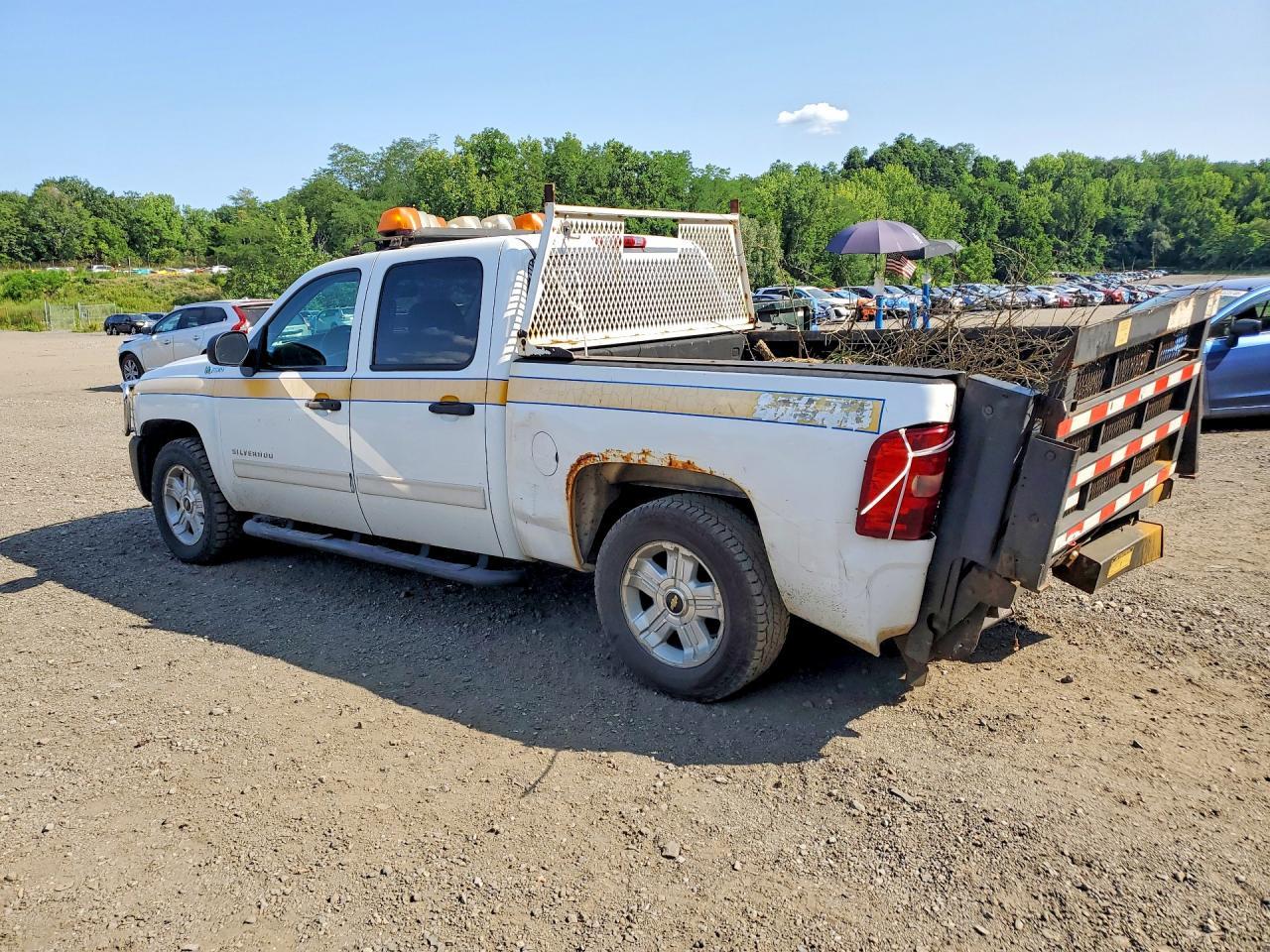 2010 Chevrolet Silverado K1500 Hybrid - Image 2