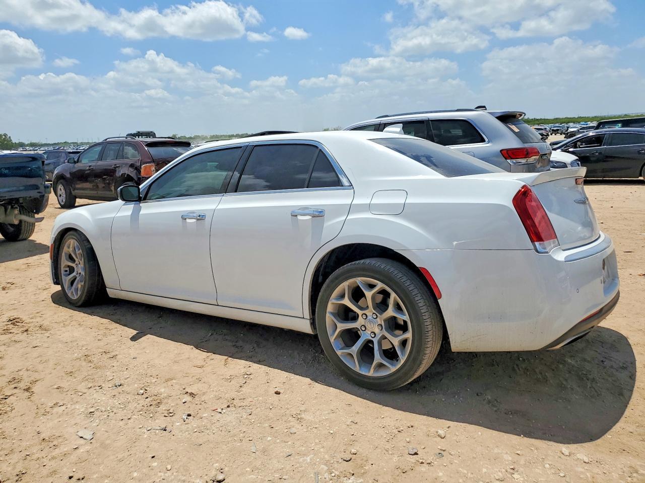 2016 Chrysler 300C Platinum - Фото 2