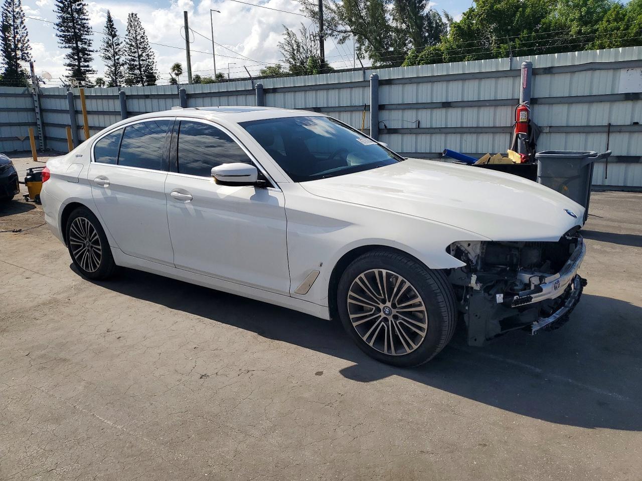 2019 BMW 530E - Image 4