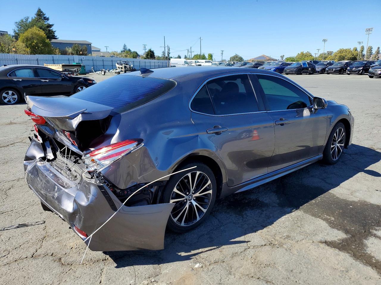 2019 Toyota Camry Se - Image 3