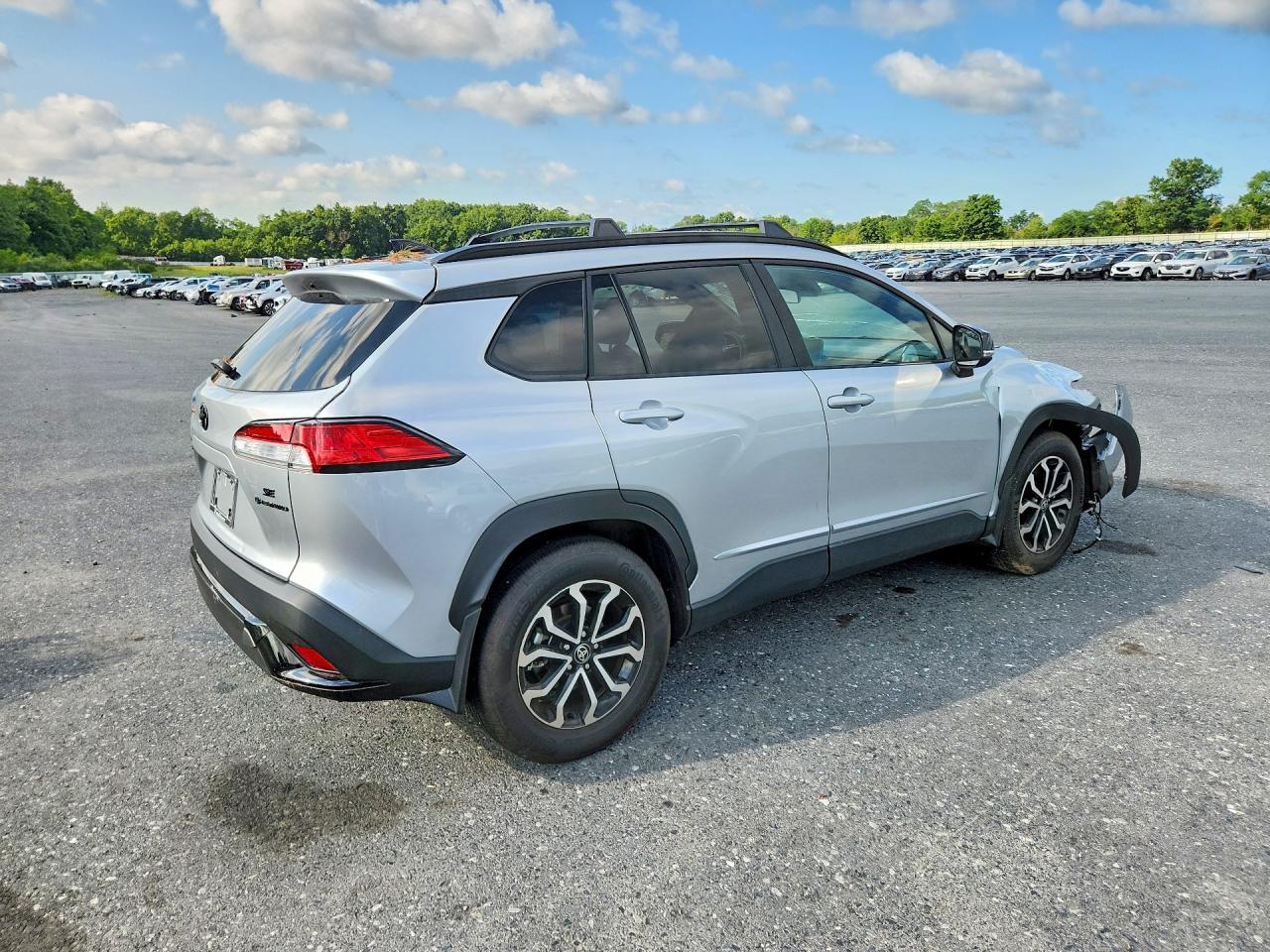 2025 Toyota Corolla Cross Hybrid Se - Image 3