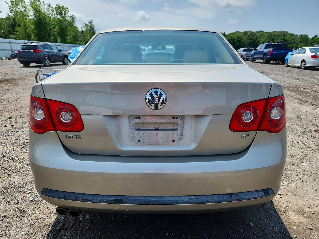 2005 Volkswagen New Jetta 2.5L Option Package 1 - Image 6