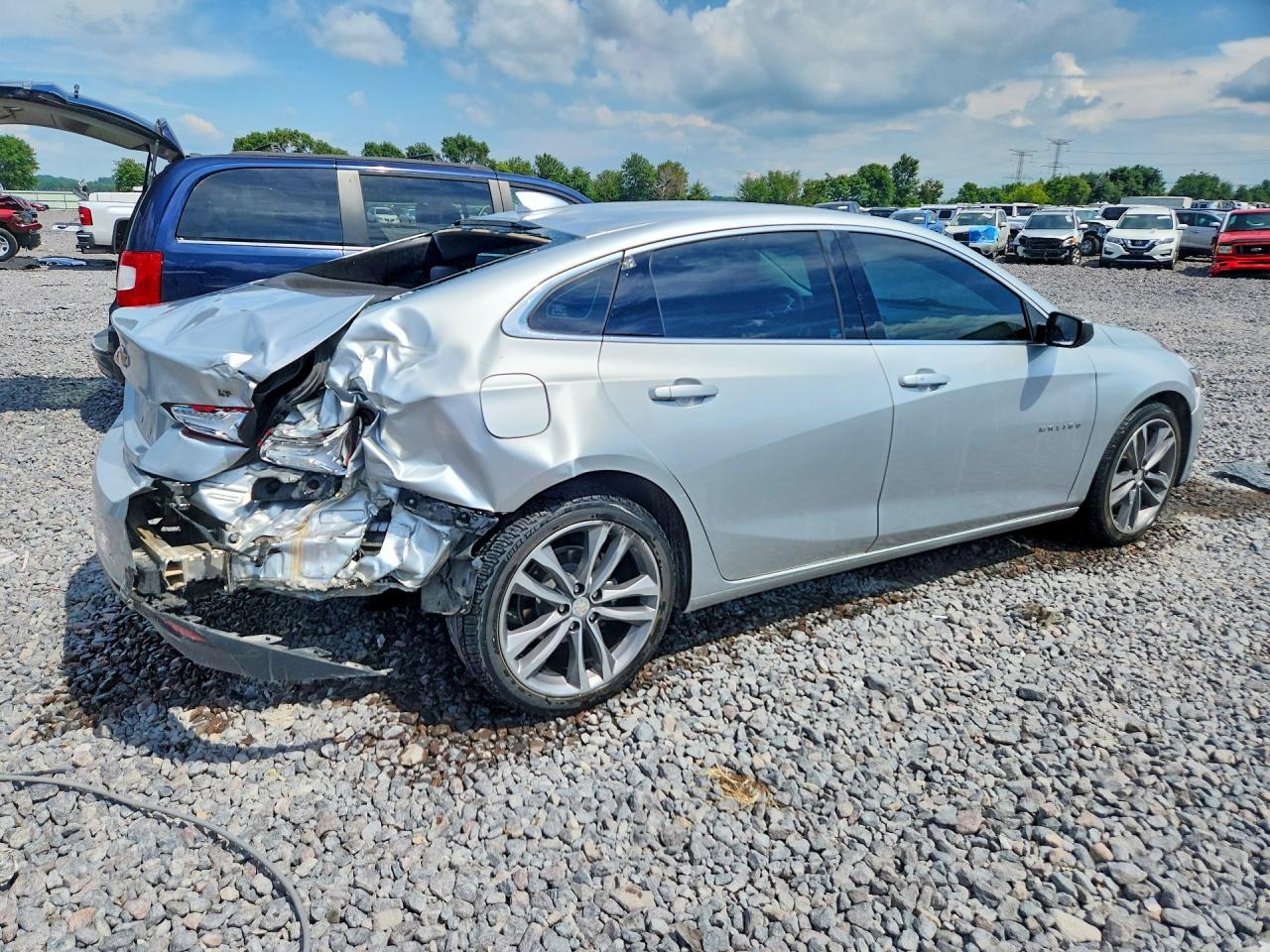 2022 Chevrolet Malibu Lt - Image 3