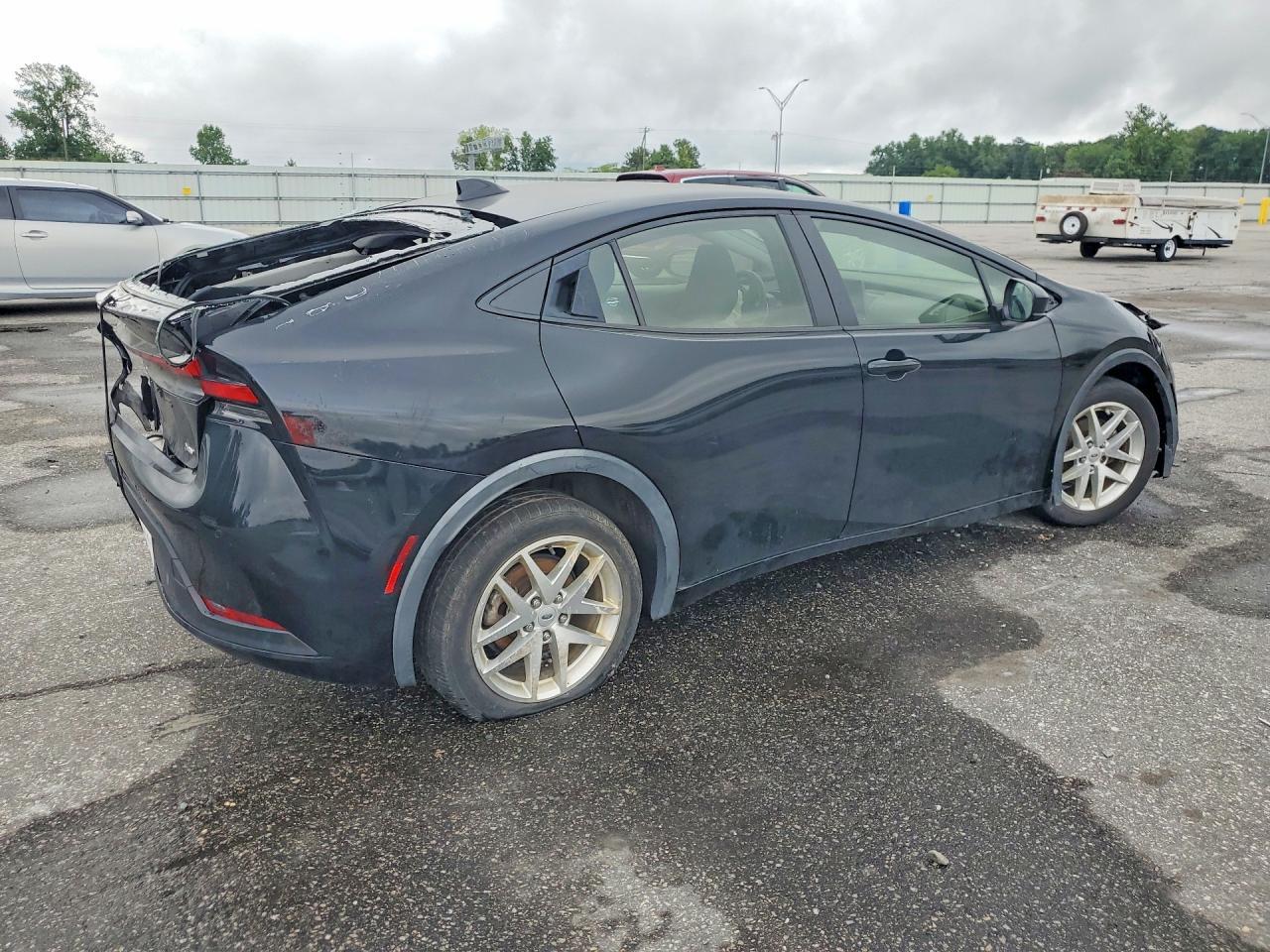 2023 Toyota Prius Le - Image 3