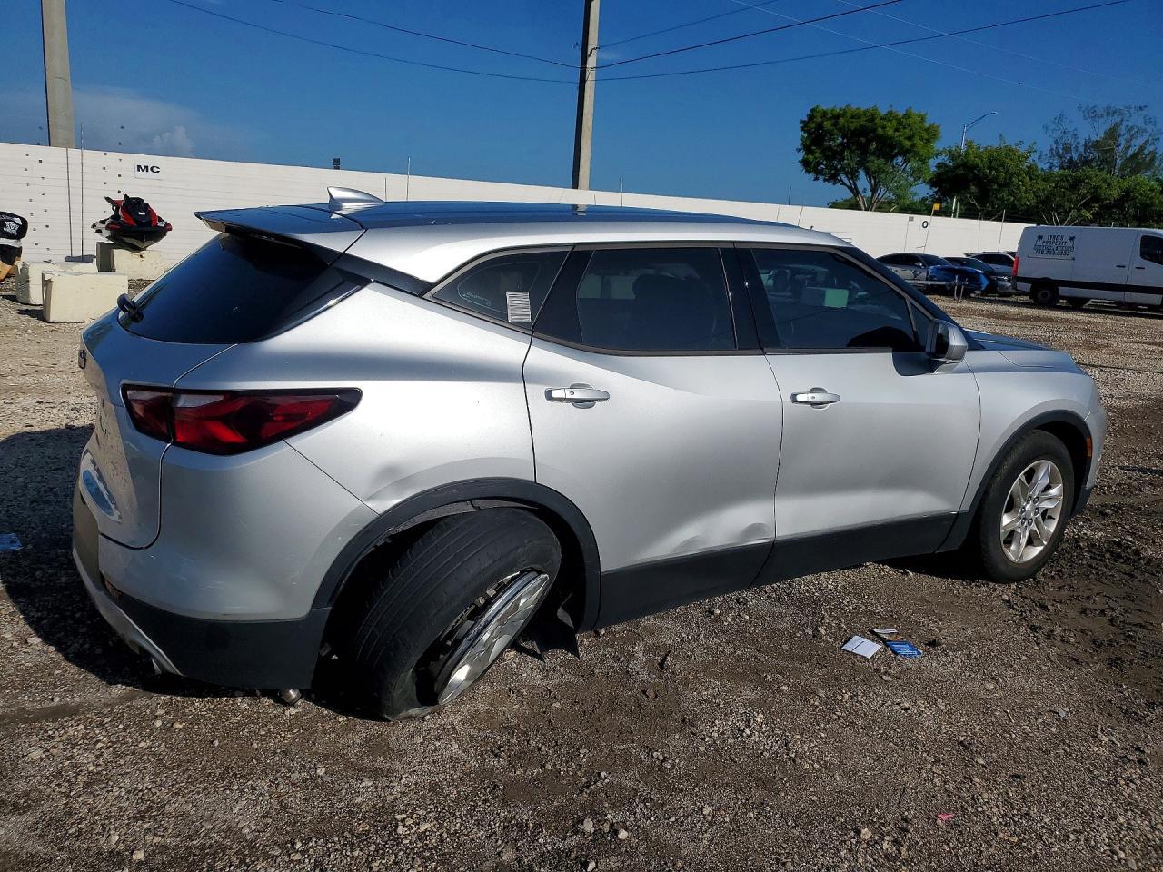 2020 Chevrolet Blazer L - Image 3