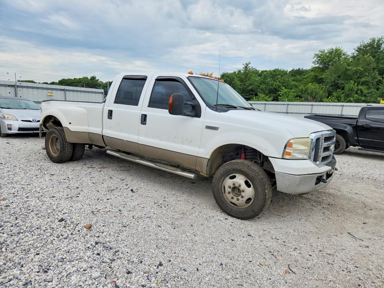 2005 Ford F350 Super Duty - Image 4