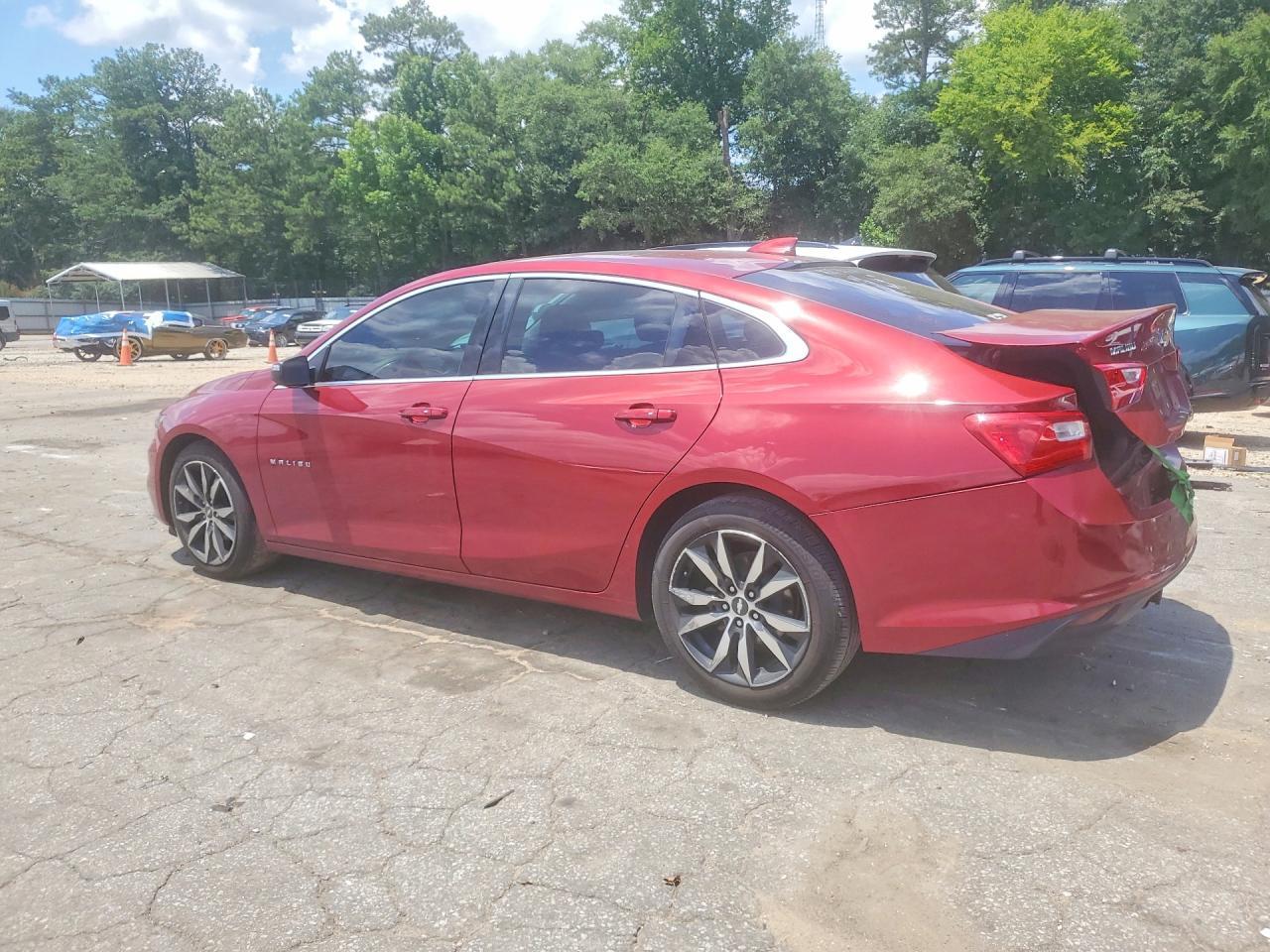 2018 Chevrolet Malibu Lt - Image 2