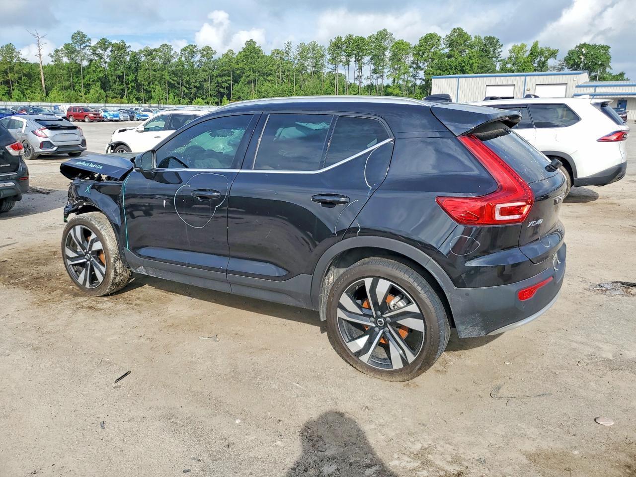 2025 Volvo Xc40 Plus - Фото 2