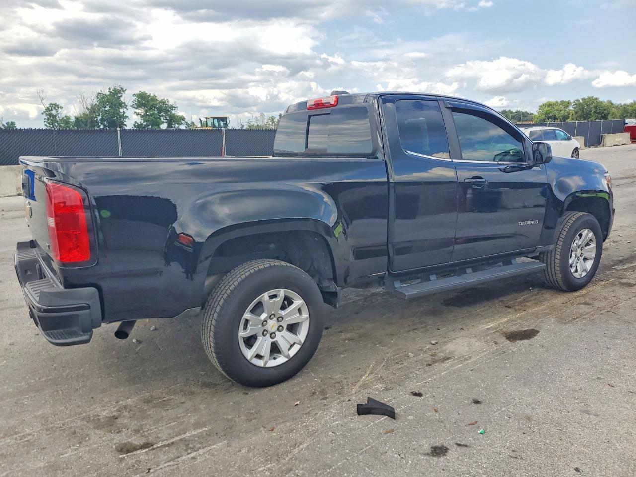 2018 Chevrolet Colorado Lt - Image 3