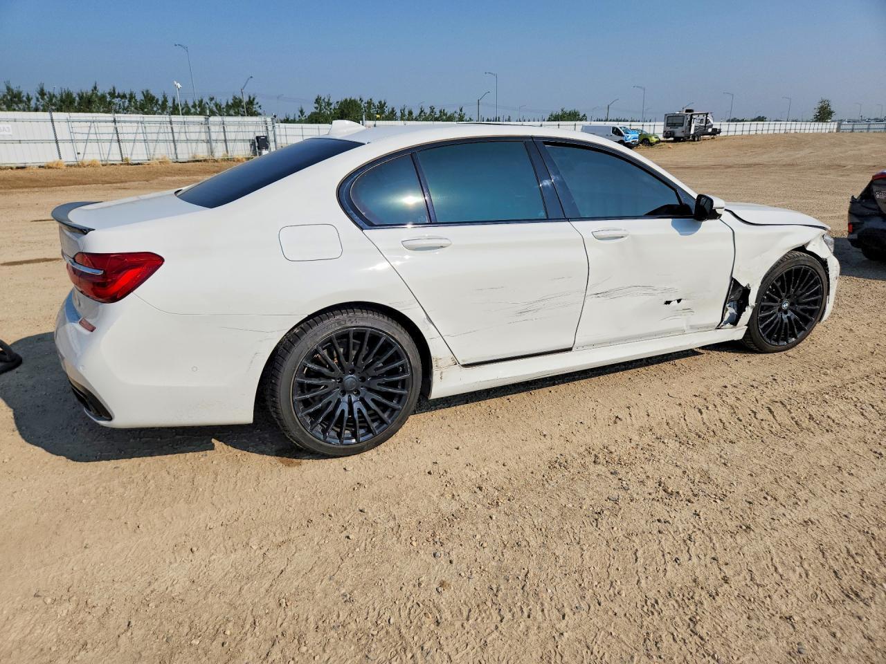 2017 BMW 750 Xi - Фото 3