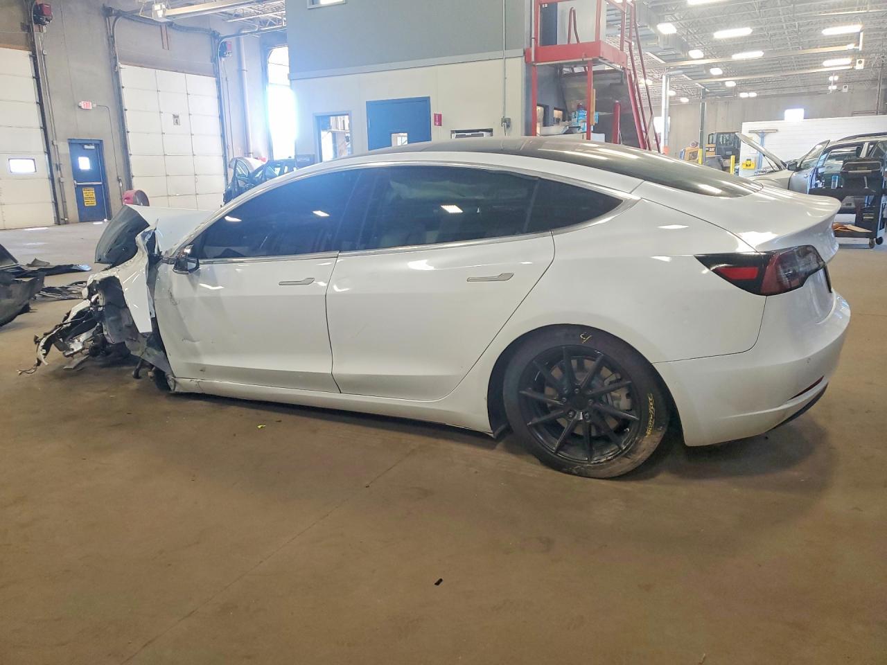 2020 Tesla Model 3 - Фото 2