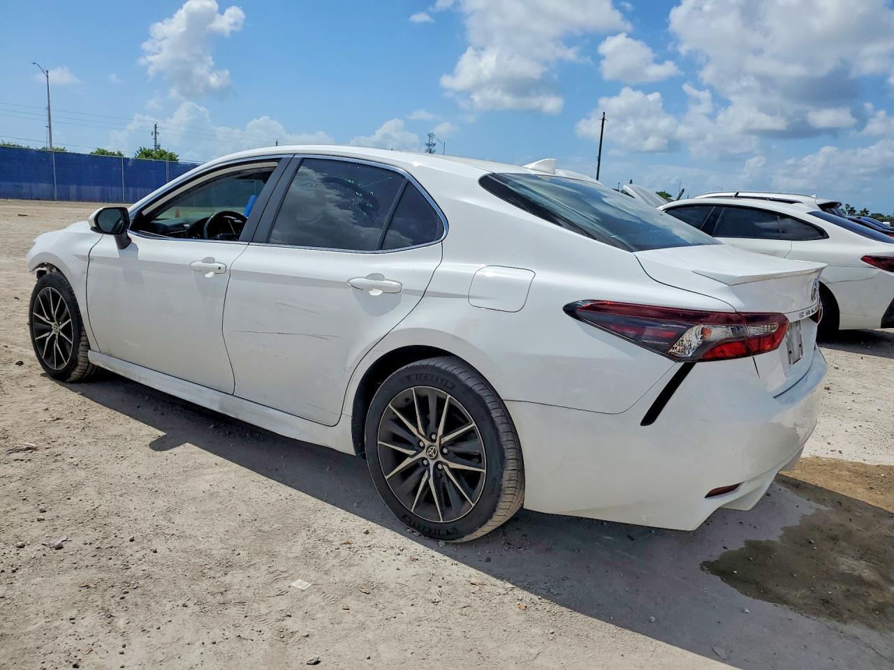 2021 Toyota Camry Se - Image 2