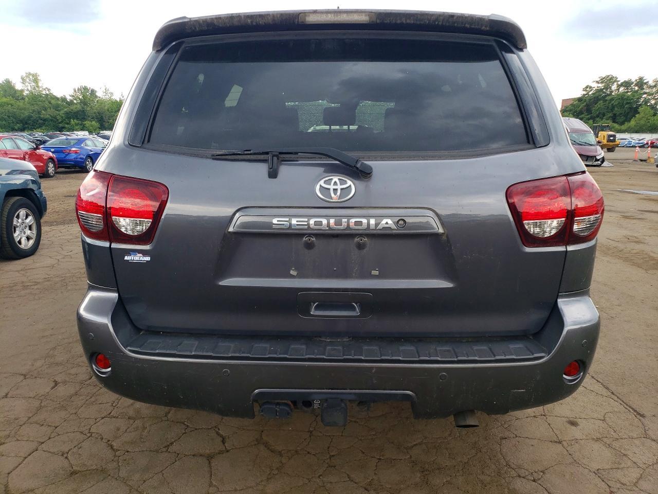 2018 Toyota Sequoia Sr5 - Фото 6