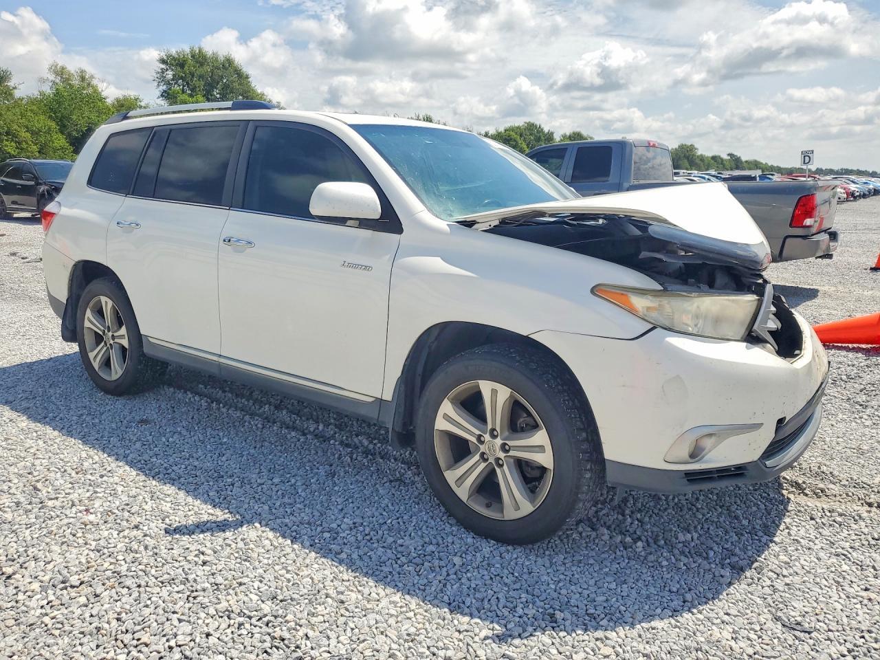 2013 Toyota Highlander Limited - Image 4