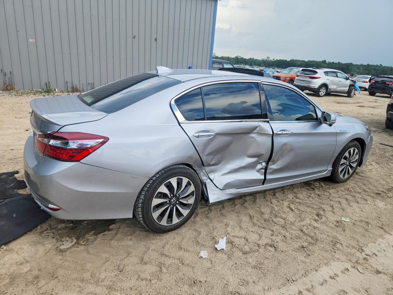 2017 Honda Accord Touring Hybrid - Фото 3