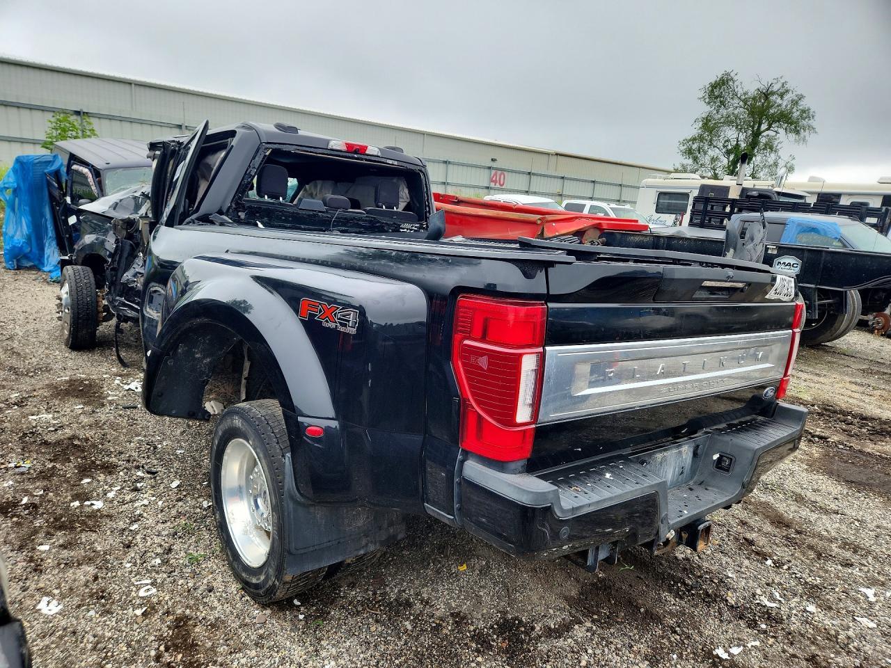 2022 Ford F450 - Фото 2