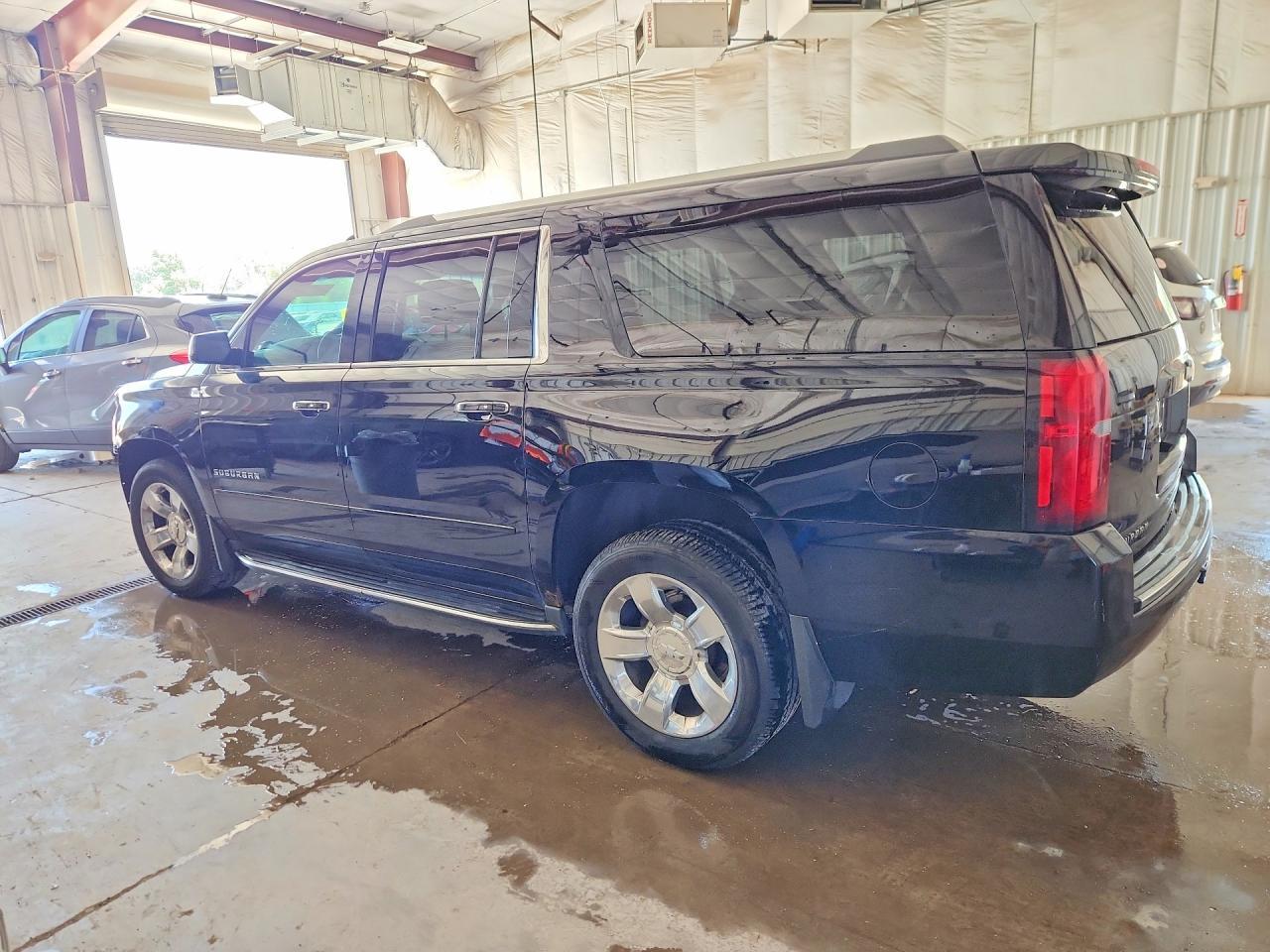 2017 Chevrolet Suburban K1500 Premier - Фото 2